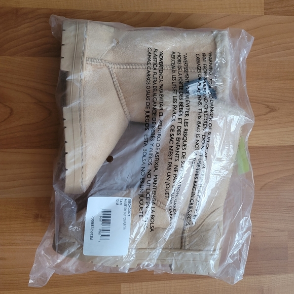 Bebe Little Girl's Size 13, 1, 2 Fur Lined Winter Boot with Rhinestone Details - Picture 10 of 12